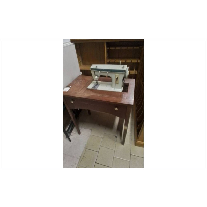 MACHINE A COUDRE