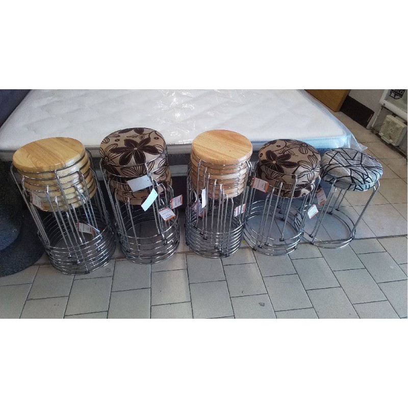 TABOURET EMPILABLE