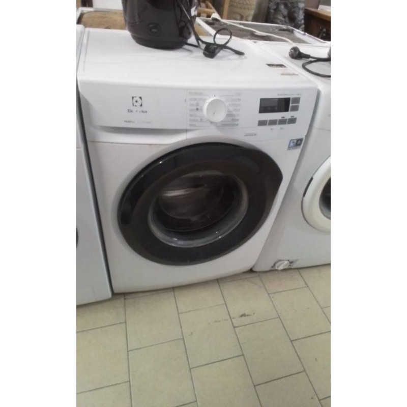 MACHINE A LAVER ELECTROLUX 8 KG