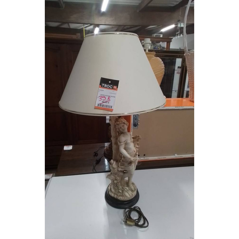LAMPE RESINE FEMME 
