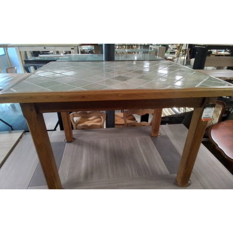 TABLE CARRELEE