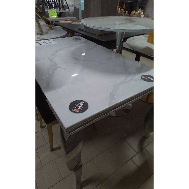 TABLE BAROQUE 150 PIED ARGENTE