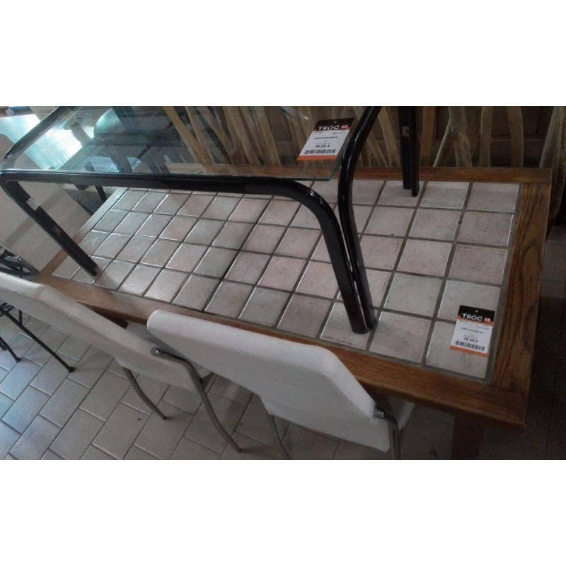 TABLE CARRELEE